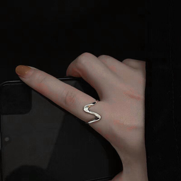 Trending Snake-Shaped Ring - Image 2